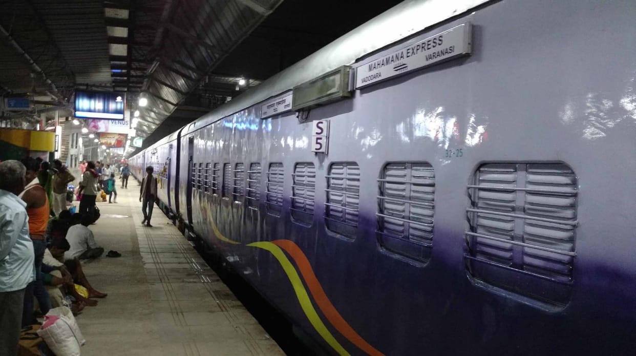 mahamana express reach varanasi before 10 minutes, people take selfie with train