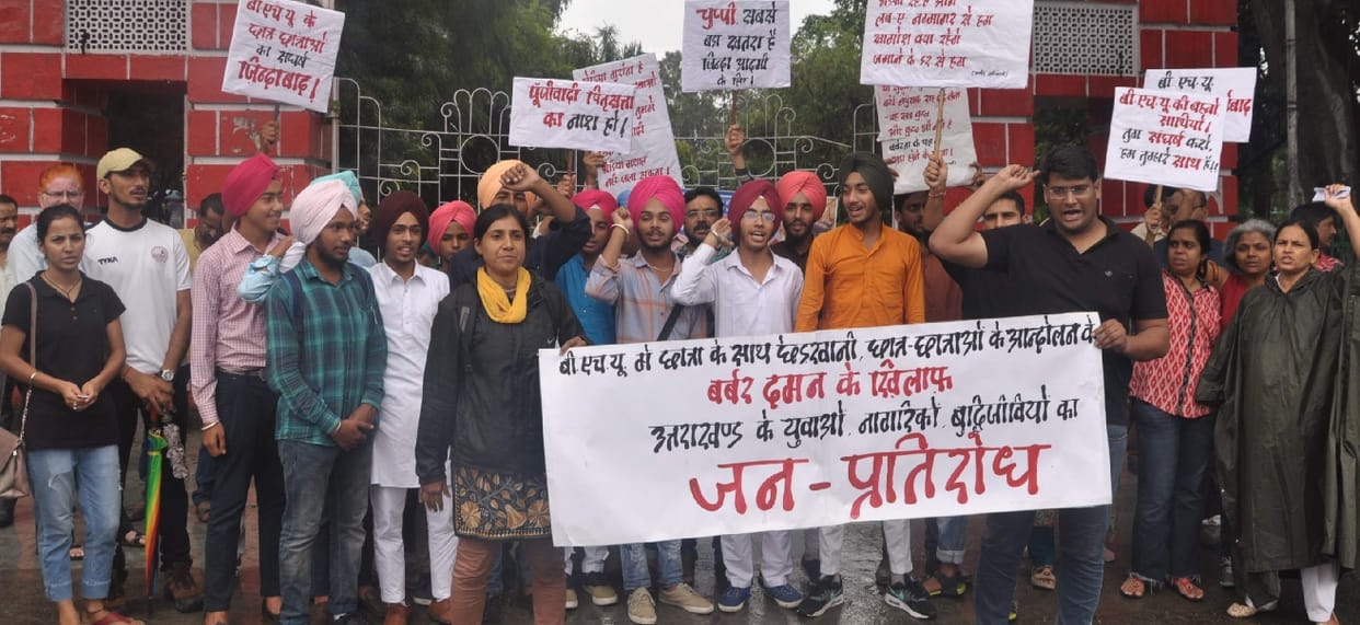 Organization protest in uttarakhand against bhu lathicharge