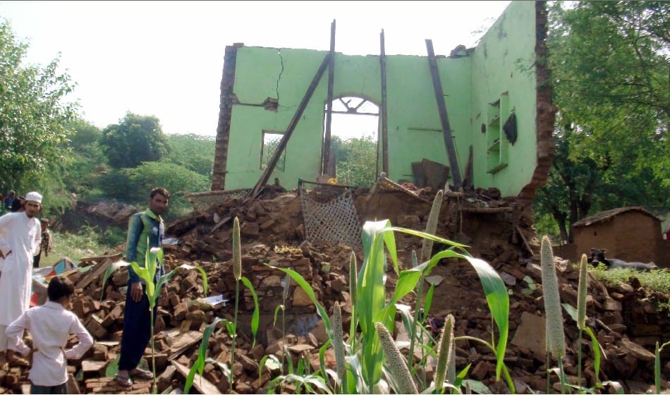 nine injured when the house collapsed due to rain