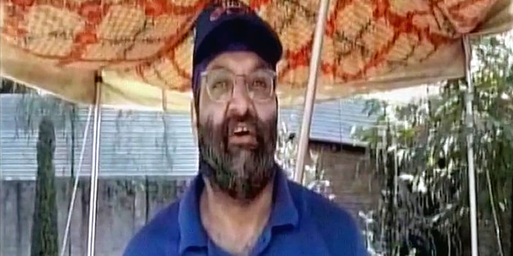 SPO throws away grenade and saved lives of dozen police,CRPF and civilians