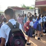 सोमवार से खुला तो गेट पर लगी बच्चो की लाइन