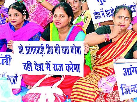 Anganwadi workers will start strike from first, blockade continues
