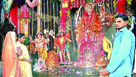 ‘अंबे है मेरी मां, दुर्गा है मेरी मां’