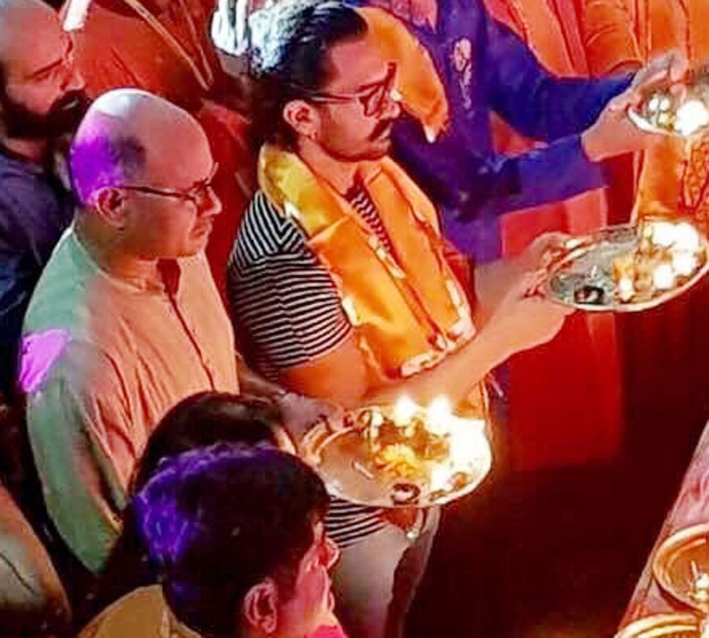 Aamir Khan celebrates his first garba in Vadodara and maa durga aarti