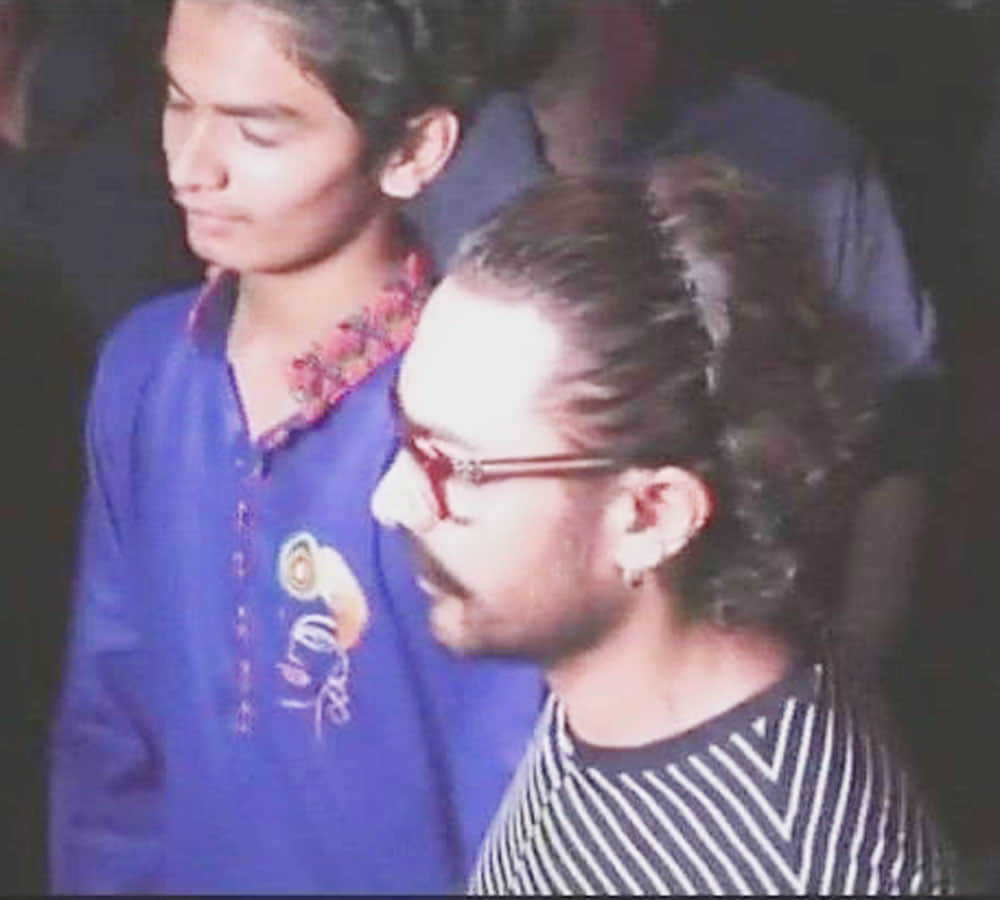 Aamir Khan celebrates his first garba in Vadodara and maa durga aarti