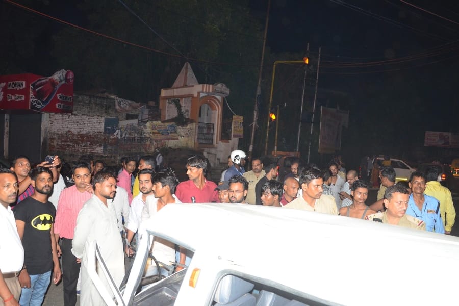 accident in sikandarbagh in Lucknow.