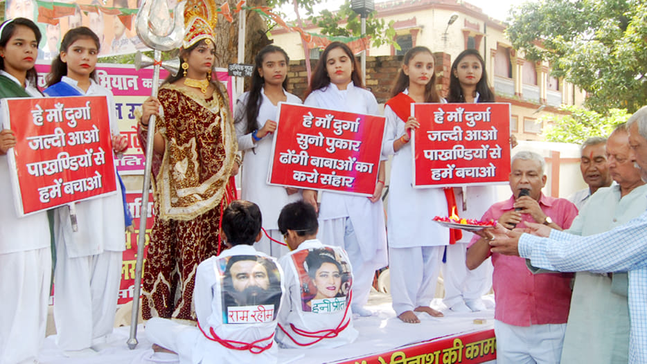 protest against Baba Ramarahim and Honipreet puppets