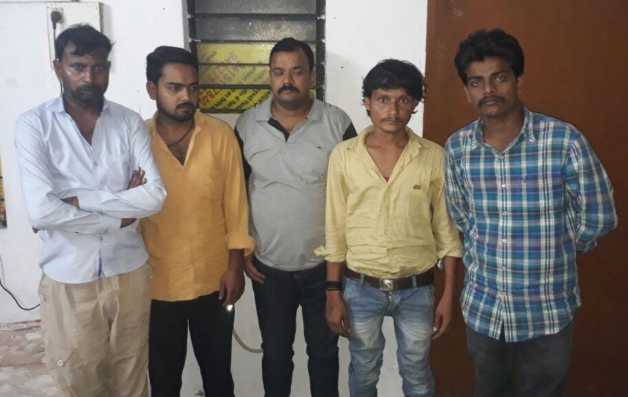 Lucknow police encounter with kidnappers in Lucknow.