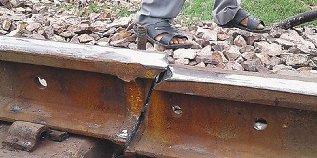  broken track Delhi Howrah railway