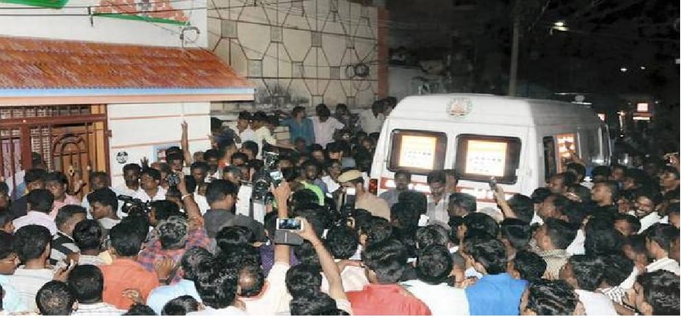 Family of 8 including 2 child attempt suicide, 6 dead