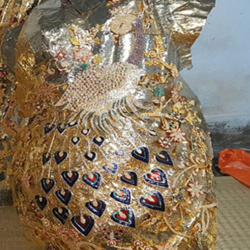 navratri 2017 maa durga wear golden saree in london themed kolkata pandal of santosh mitra square