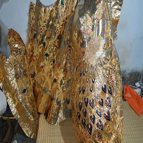 navratri 2017 maa durga wear golden saree in london themed kolkata pandal of santosh mitra square