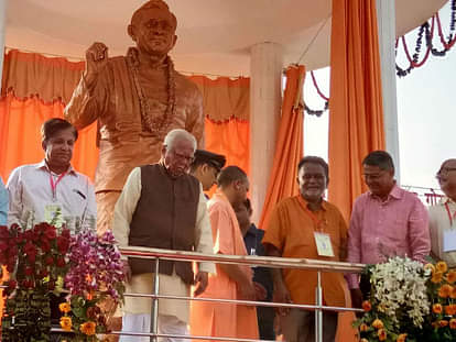 CM yogi and governor ram naik uncover pandit deen dayal statue in Gorakhpur 
