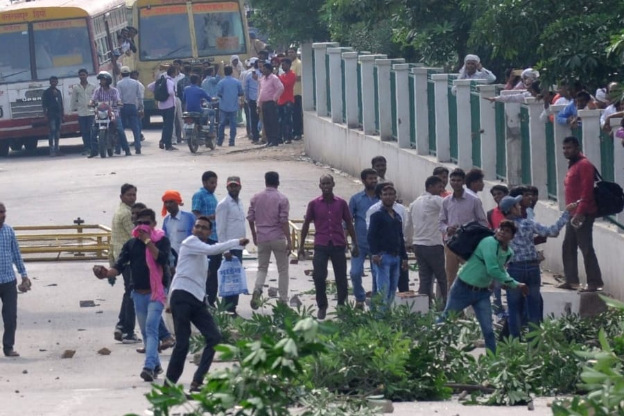 stone pelting from gram rojgar sevak on police force
