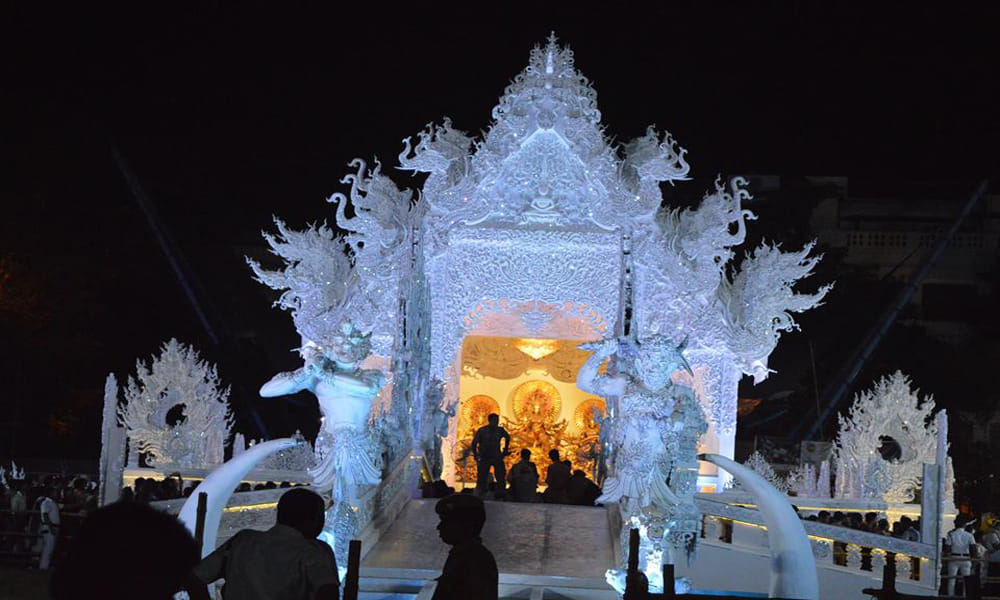 navratri 2017 wat rong khun or white temple of thailand theme based pandal at deshapriya park 