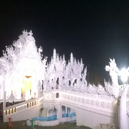navratri 2017 wat rong khun or white temple of thailand theme based pandal at deshapriya park 