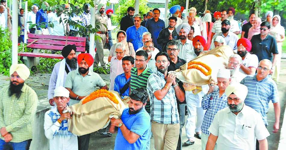 mohali senior jounalist kj singh, mother funeral