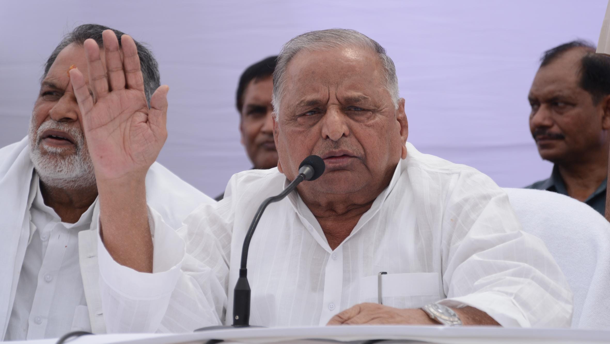 samajwadi party activists disappointed by mulayam's statement and made pressure on shivpal yadav.