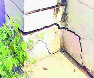 New Trauma building gets cracks