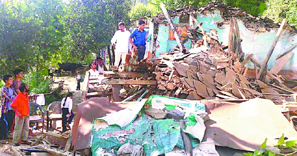 Two-storey houses broke in Nakina, family crisis
