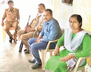 chain snatching from teacher in class