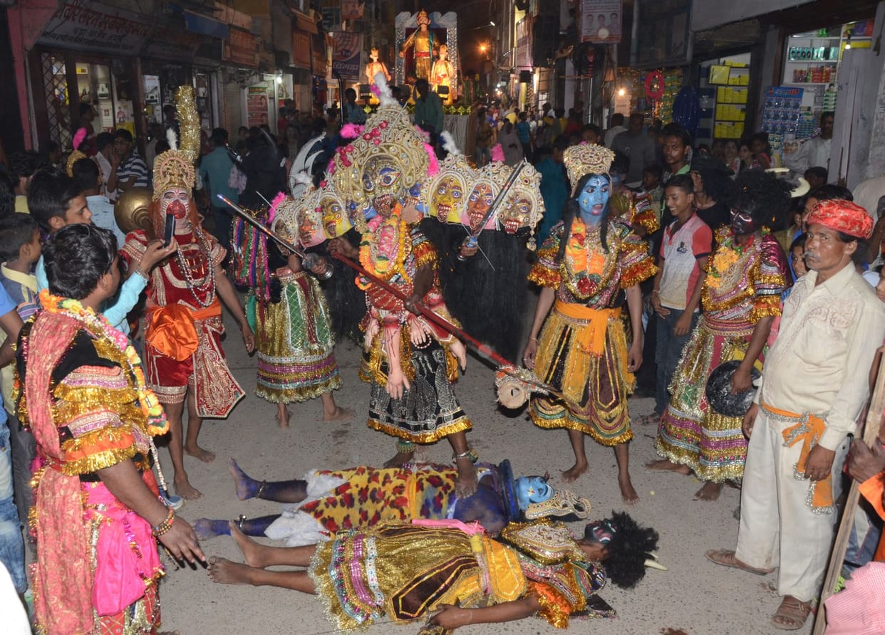 Devotees throng to see Ram Baraat 