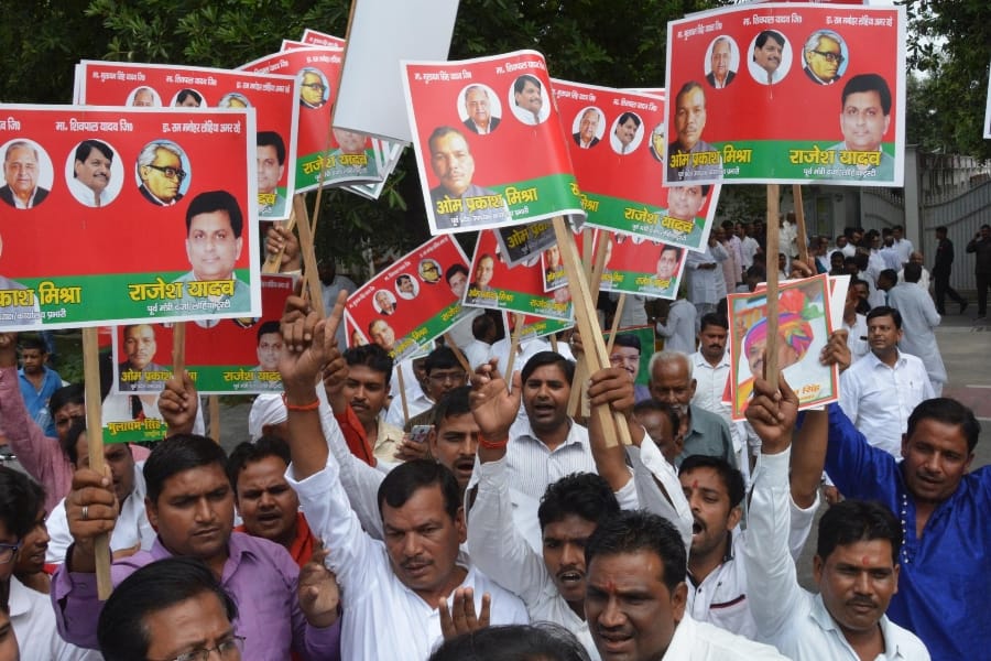 samajwadi party activists disappointed by mulayam's statement and made pressure on shivpal yadav.