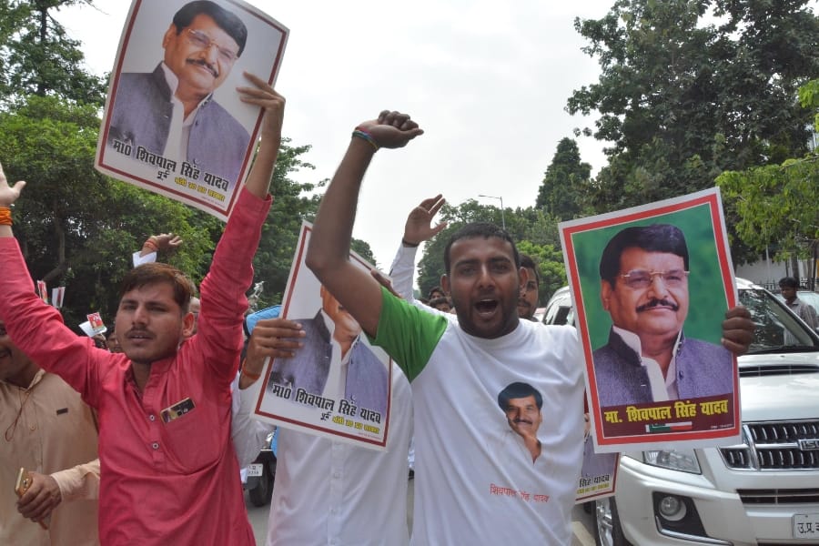 samajwadi party activists disappointed by mulayam's statement and made pressure on shivpal yadav.