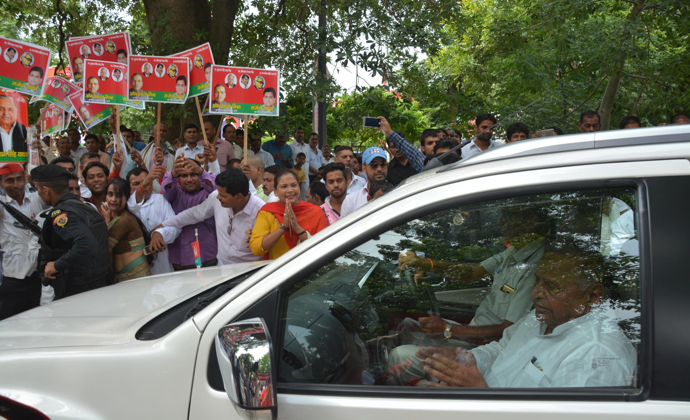 samajwadi party activists disappointed by mulayam's statement and made pressure on shivpal yadav.