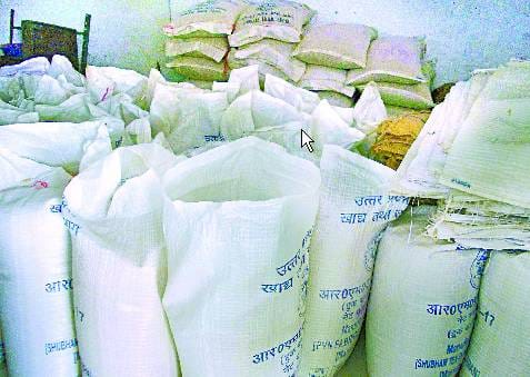 दुकान से 35 क्विंटल खाद्यान्न किया बरामद