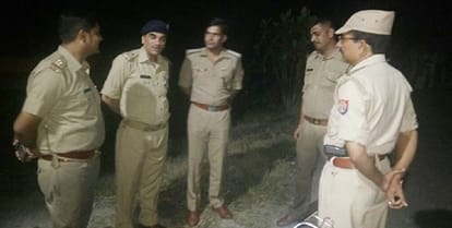 Encounter : police fired in a counter-shot, Daroga injured