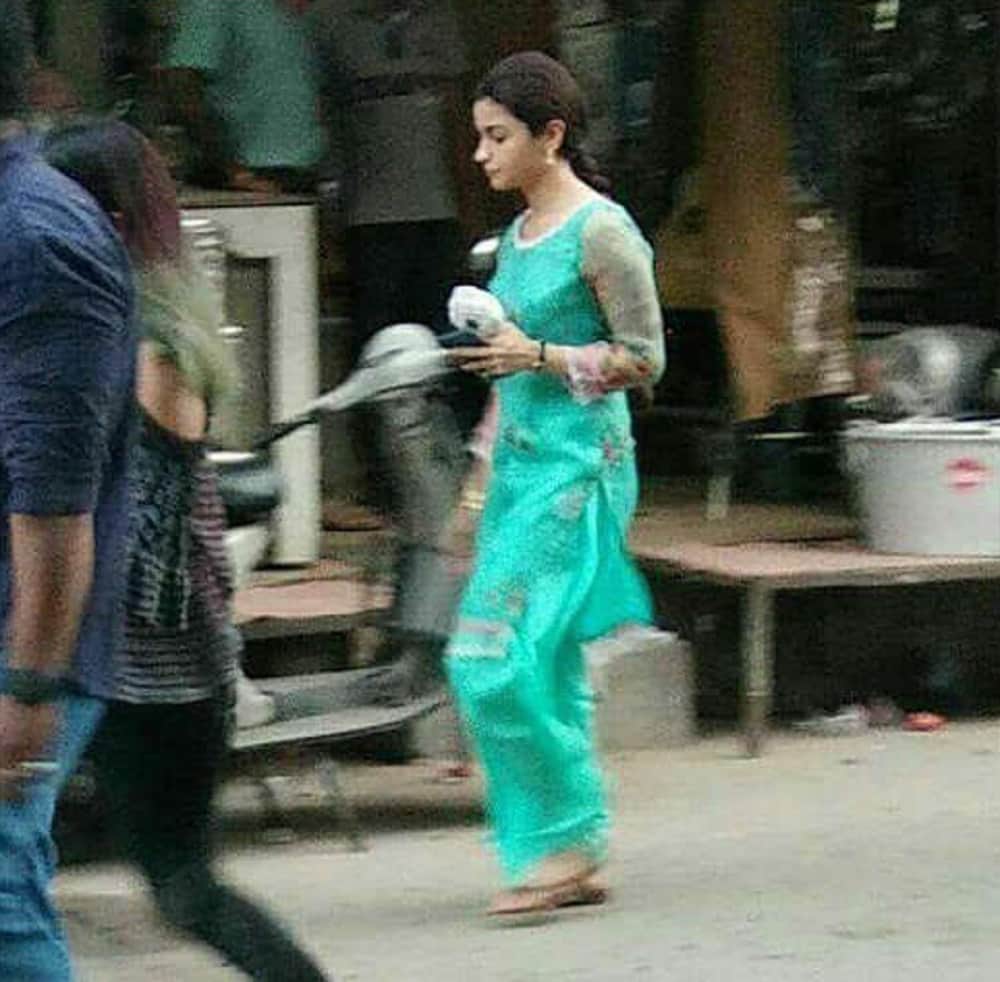 alia bhatt at government civil hospital with her mother soni razdan during the shooting of razi