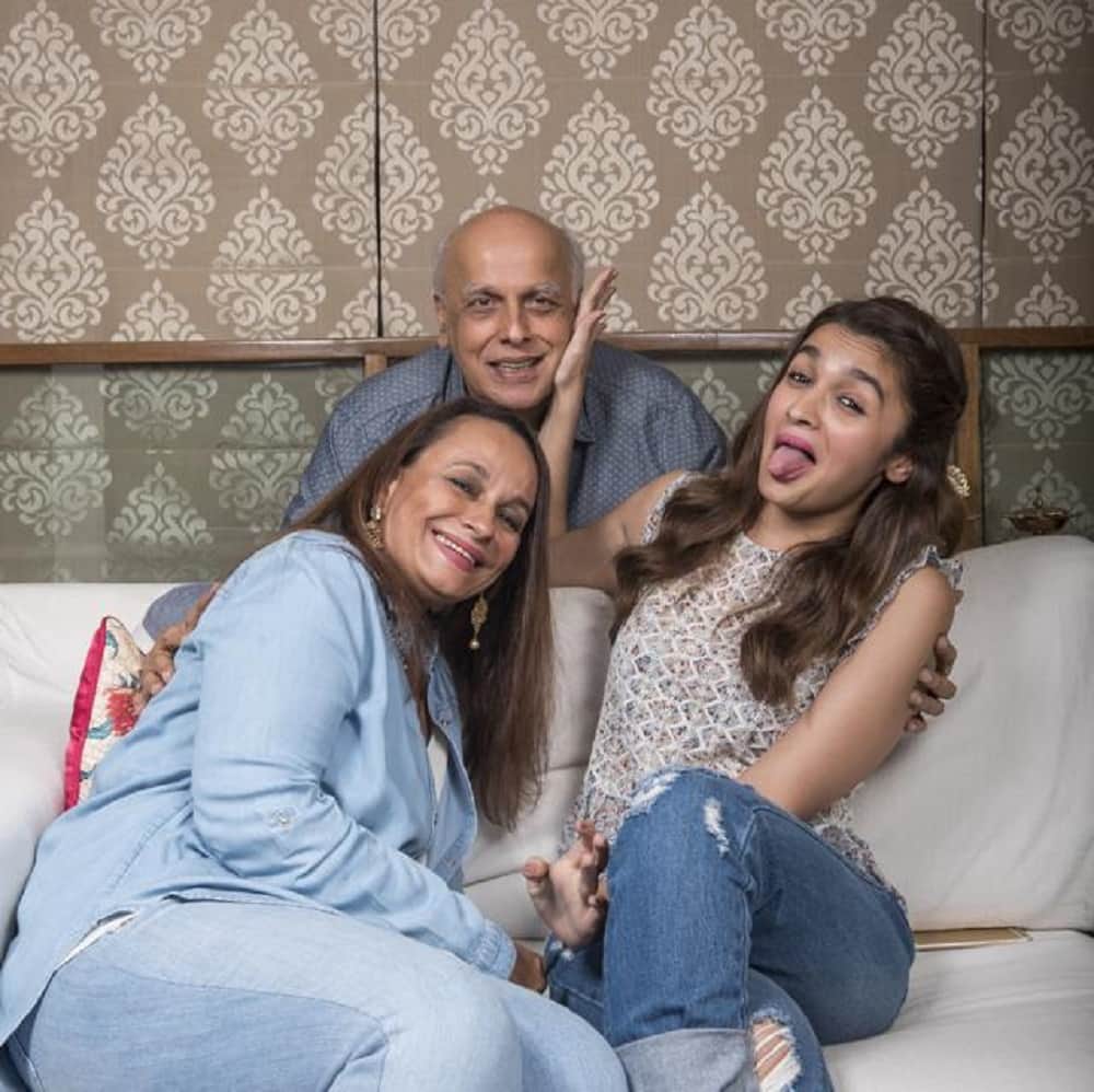 alia bhatt at government civil hospital with her mother soni razdan during the shooting of razi