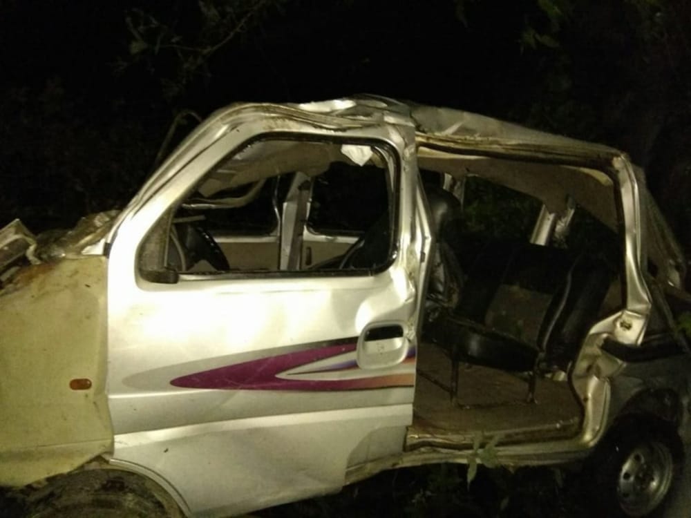 एक्सप्रेसवे पर नीलगाय से टकराई इनोवा, चार की मौत