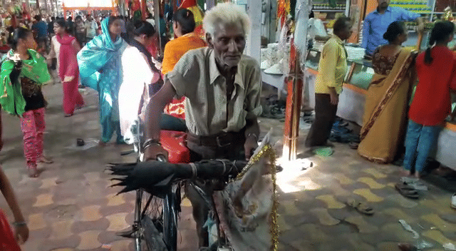 a old man reached Ramdevra by cycle
