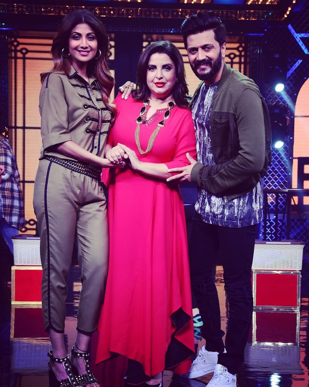 farah khan enjoyed with shilpa shetty and riteish deshmukh on the set of lip sing battle