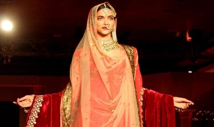 Try these fashion trends for dussehra 2017