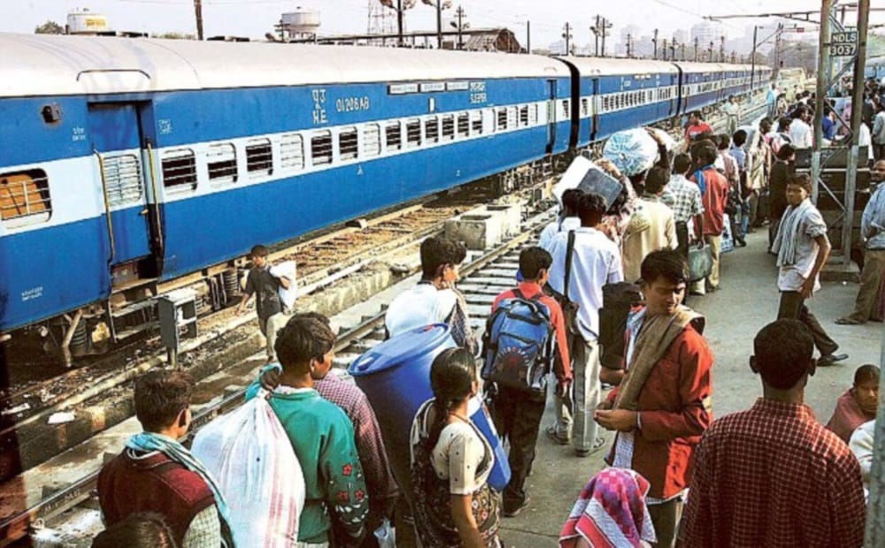 four men arrested for fraud in train reservation