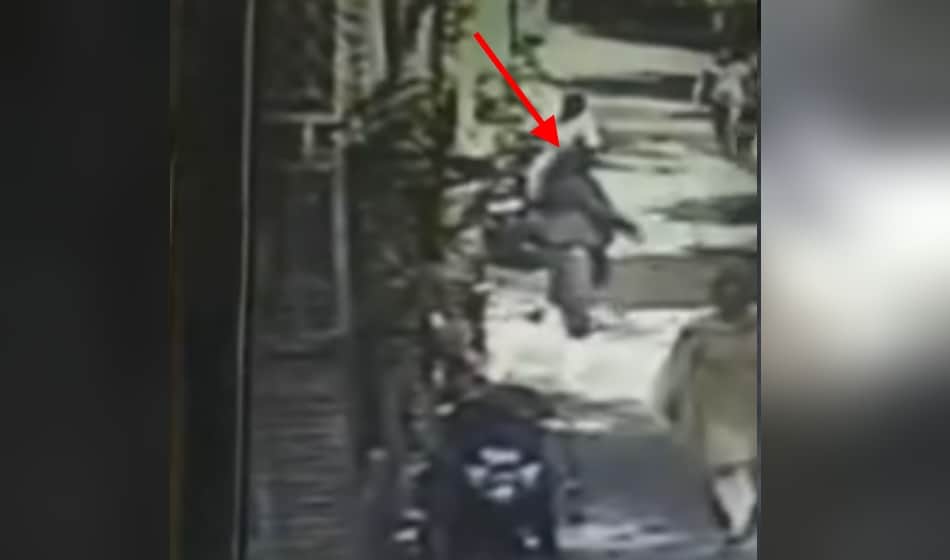 honeypreet caught in cctv footage in delhi, she was seen in burqa outside her lawyer house