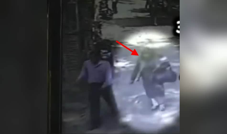 honeypreet caught in cctv footage in delhi, she was seen in burqa outside her lawyer house