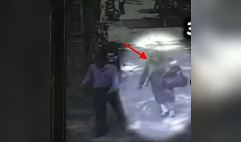 honeypreet caught in cctv footage in delhi, she was seen in burqa outside her lawyer house