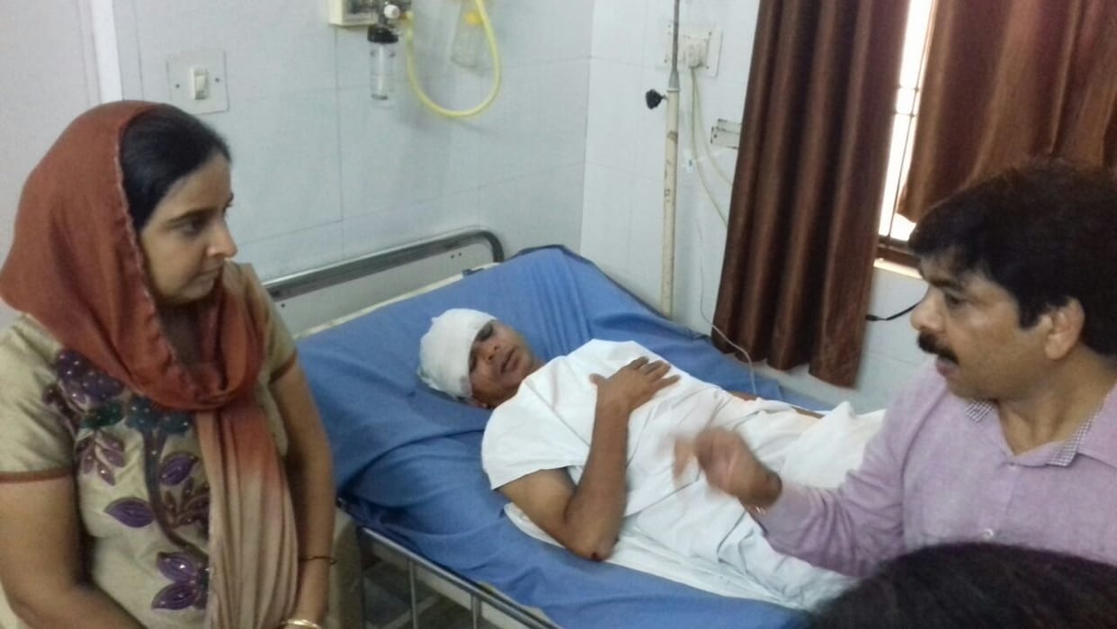 professor in agra attacked and beaten