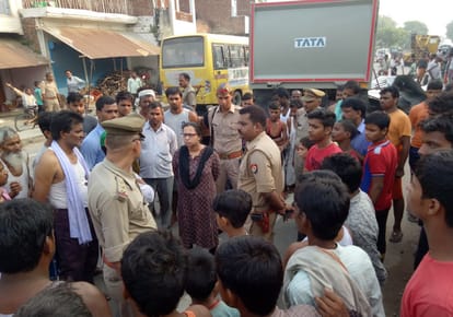 jaunpur road accident dumper hit mother and daughter