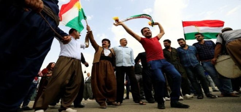  People casting vote for the independence of Kurdistan