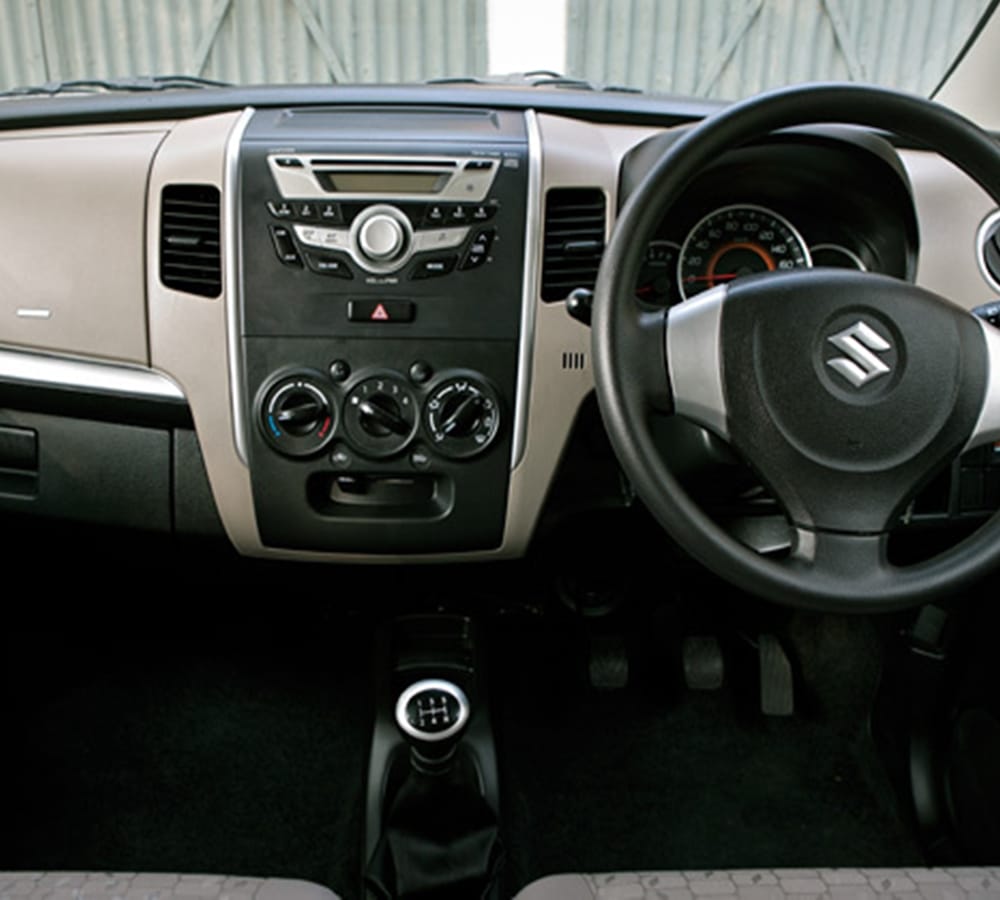 Maruti Suzuki Wagon R vs Renault Kwid specifications and price comparision of two cheapest cars