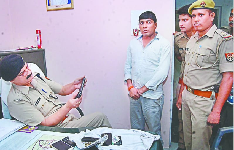 Youth arrested with foreign pistol