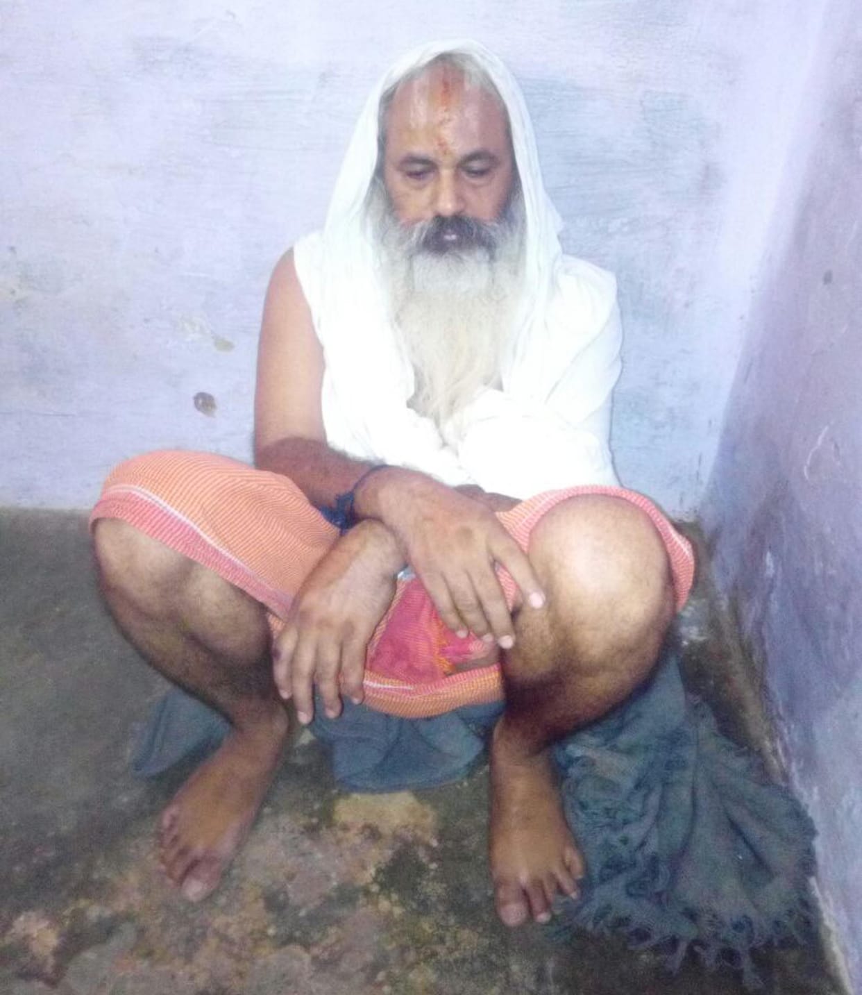 varanasi police police arrest rapist pujari 