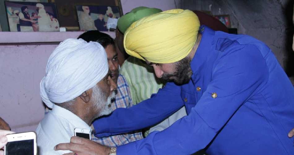 renowned punjabi folk singer idu sharif, navjot sidhu meets to sharif idu