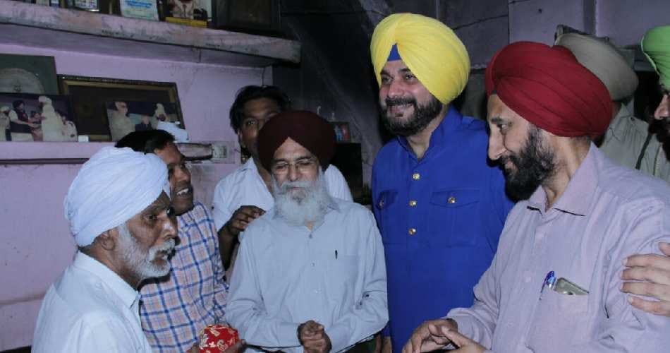 renowned punjabi folk singer idu sharif, navjot sidhu meets to sharif idu