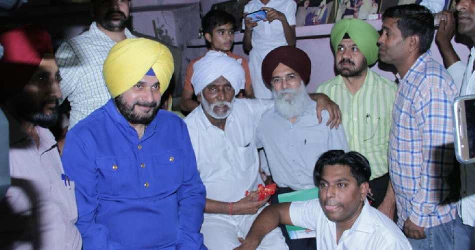 renowned punjabi folk singer idu sharif, navjot sidhu meets to sharif idu